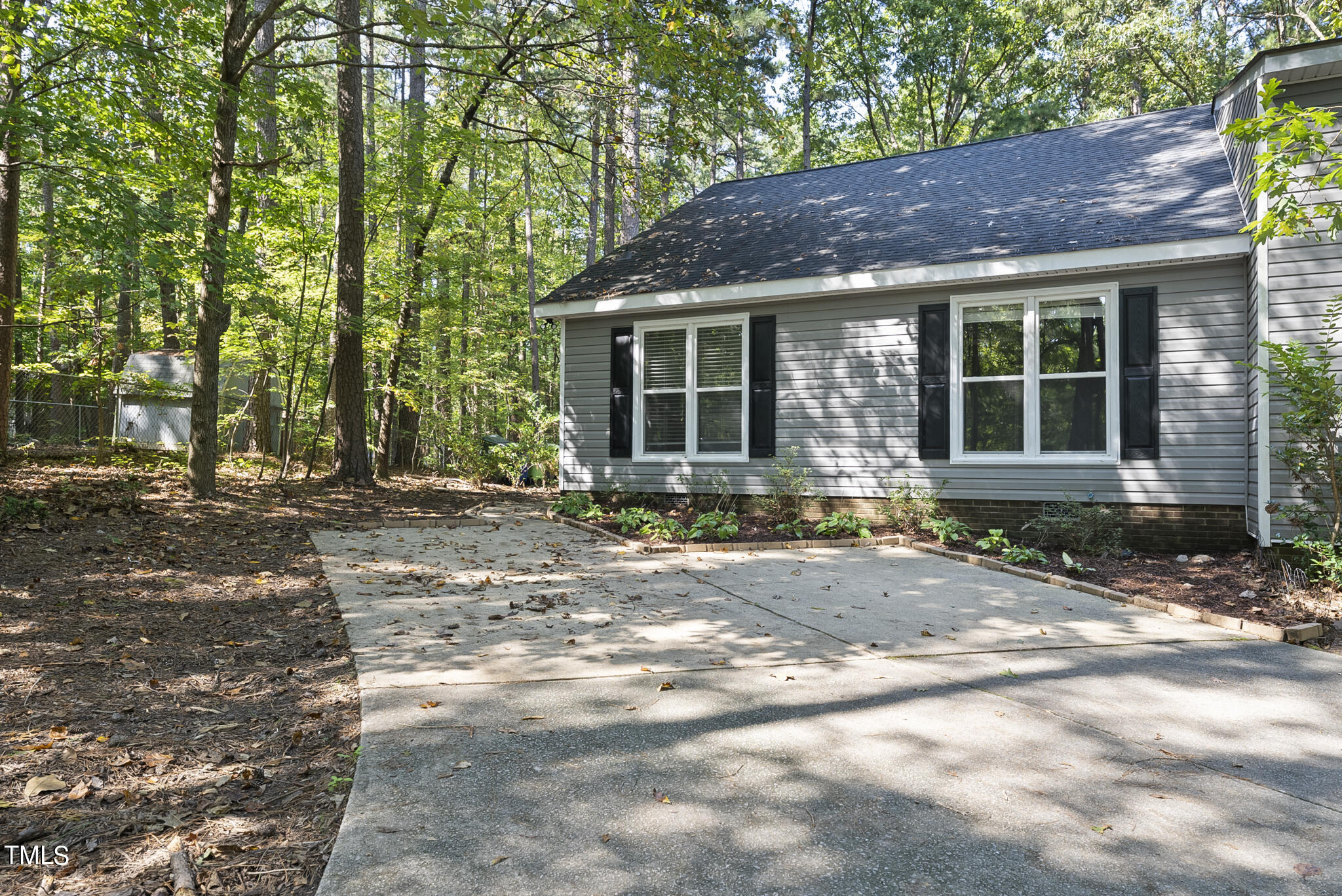 3408 Whitford Court Raleigh, NC 27606 - Photo 2 of 29 DSC06859
