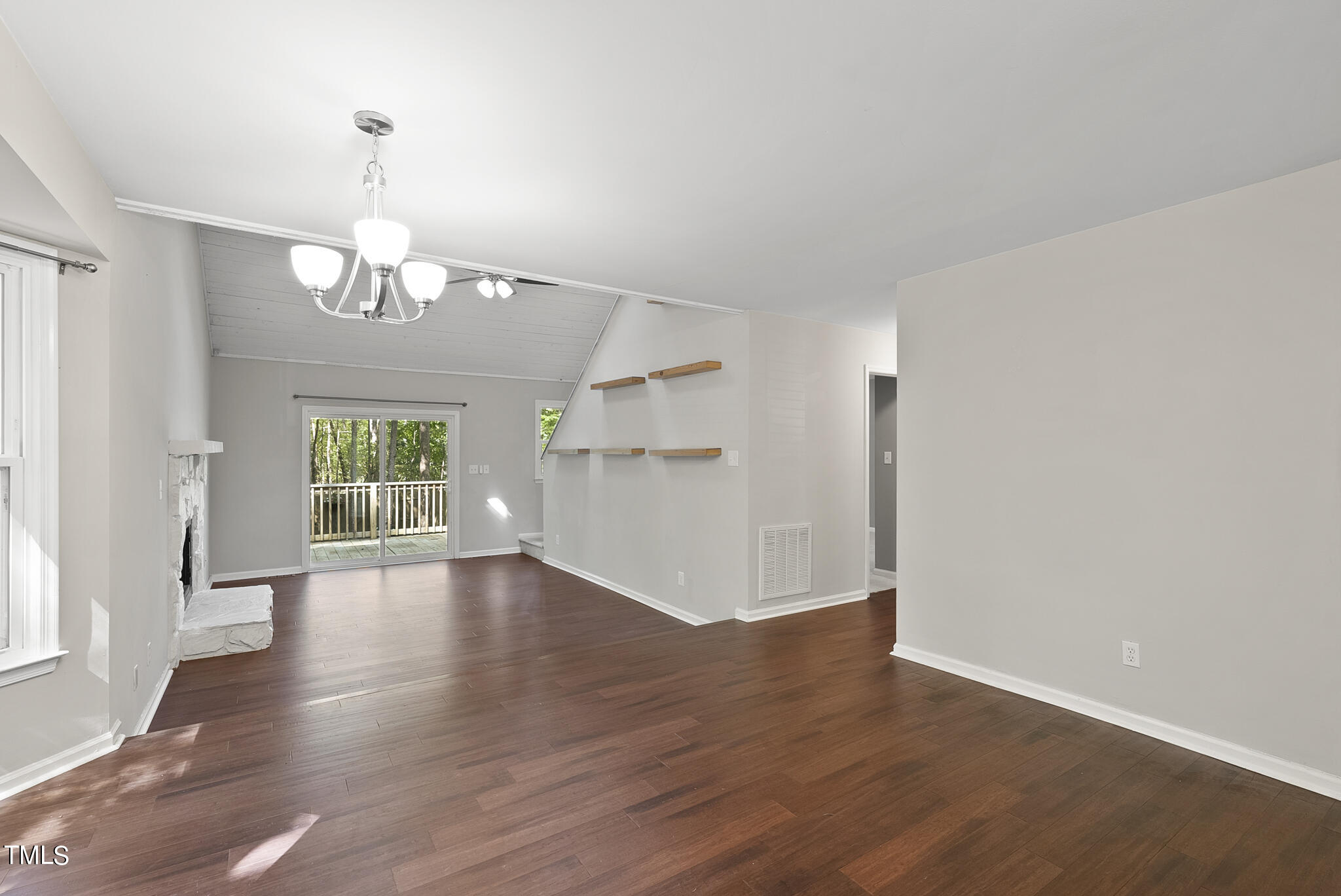 3408 Whitford Court Raleigh, NC 27606 - Photo 6 of 29 DSC06889