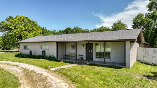 $308,000 | 301 Spring Branch Trail South, Springtown, TX 76082