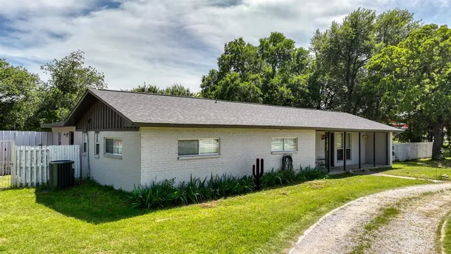 $308,000 | 301 Spring Branch Trail South, Springtown, TX 76082