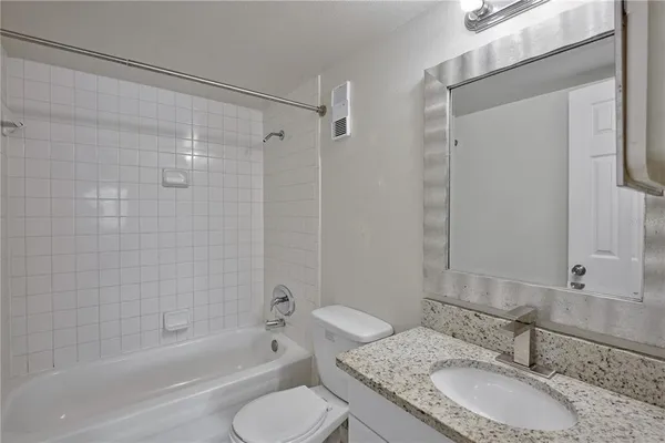 $169,900 | 3282 South Semoran Boulevard, Unit 22, Orlando, FL 32822
