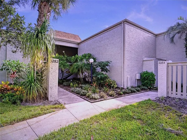 $169,900 | 3282 South Semoran Boulevard, Unit 22, Orlando, FL 32822