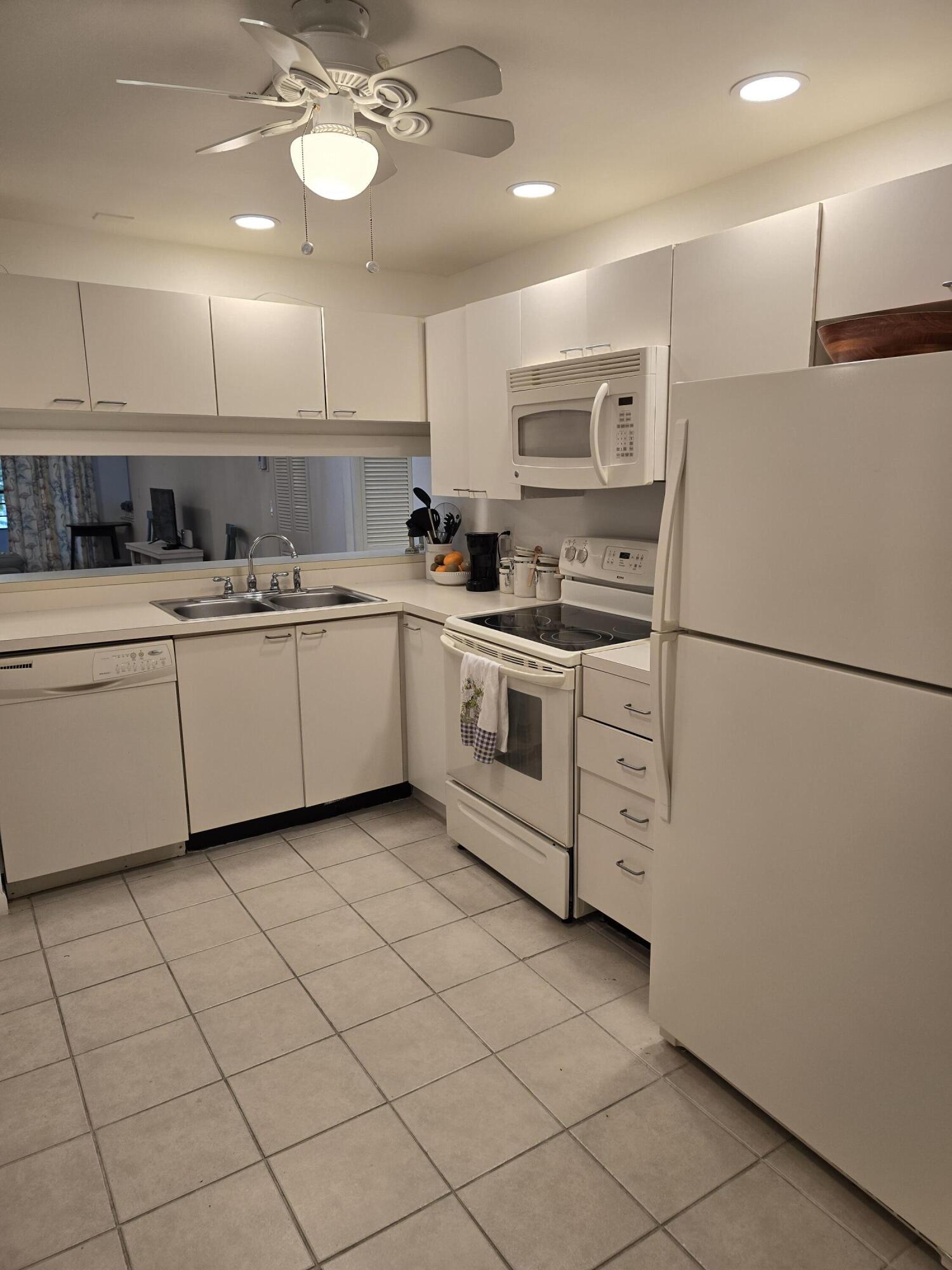 7484 La Paz Boulevard, Unit 203 Boca Raton, FL 33433 - Photo 16 of 30 1000042800