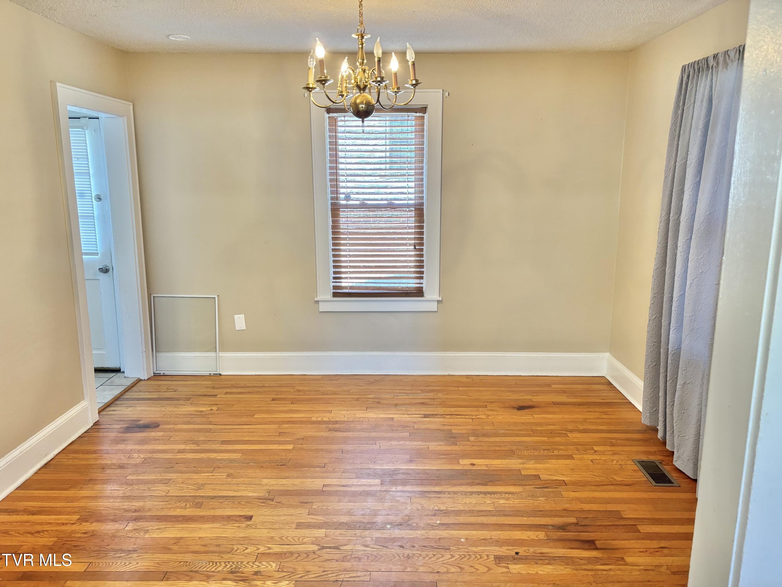 1257 East Center Street, Unit 16 Kingsport, TN 37660 - Photo 3 of 10 IMG_9811