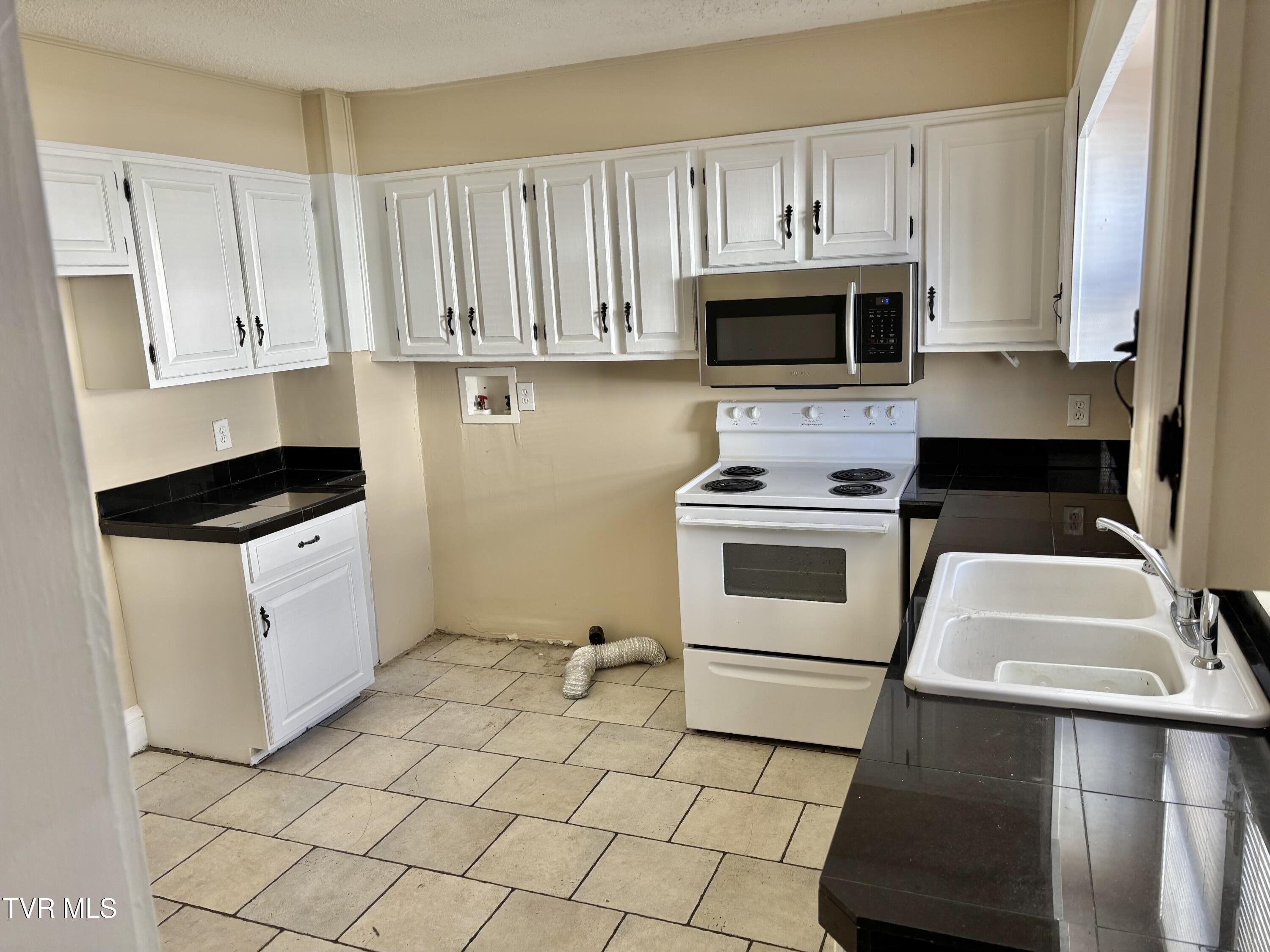 1257 East Center Street, Unit 16 Kingsport, TN 37660 - Photo 4 of 10 IMG_9812