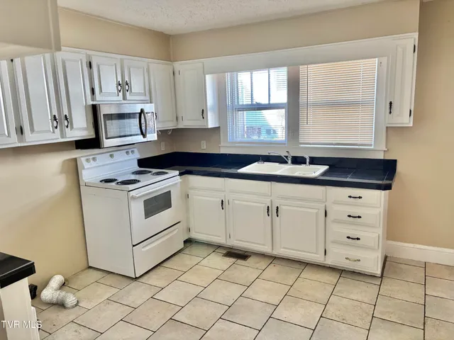 $1,500 | 1257 East Center Street, Unit 16, Kingsport, TN 37660