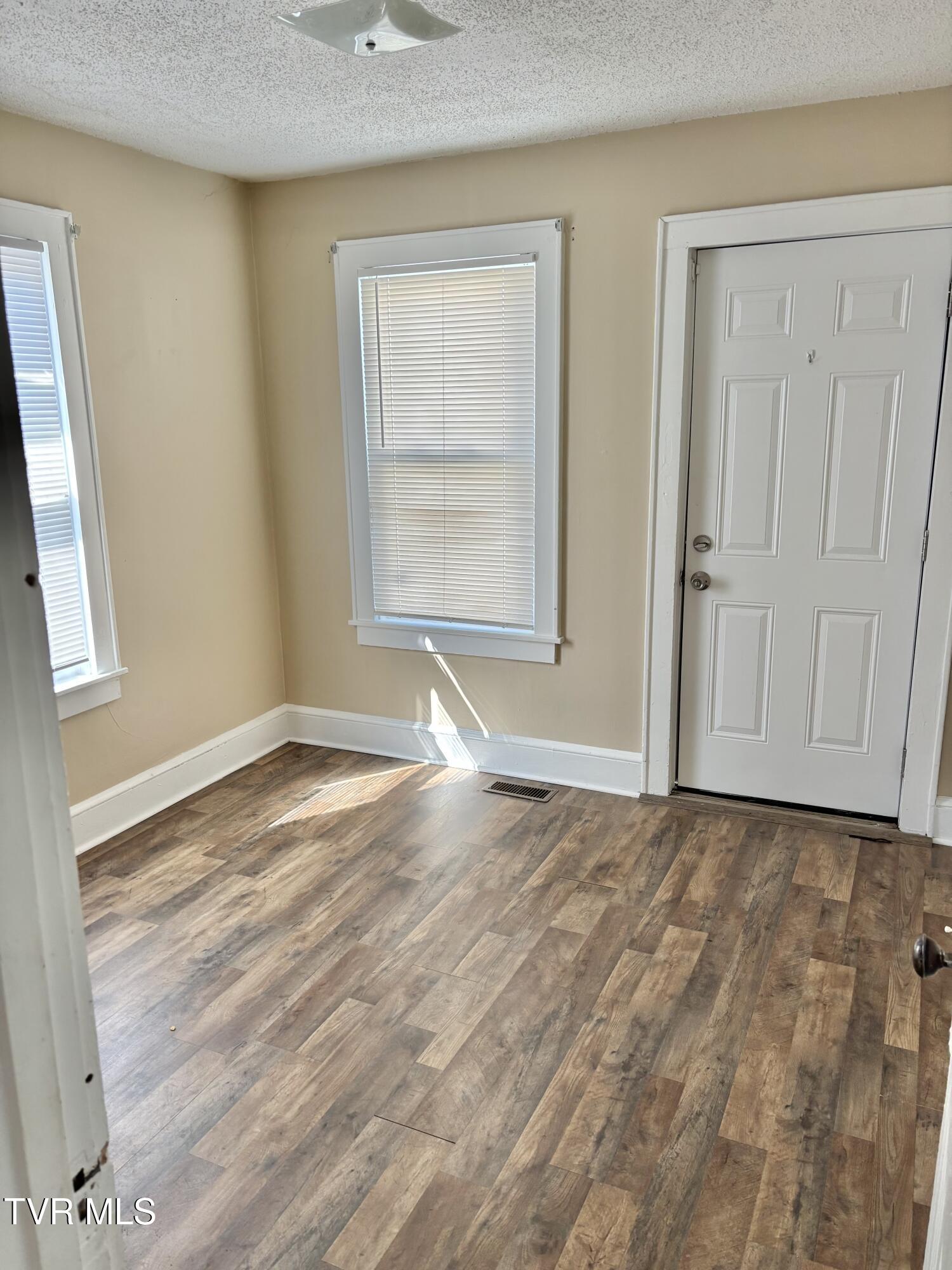 1257 East Center Street, Unit 16 Kingsport, TN 37660 - Photo 7 of 10 IMG_9816