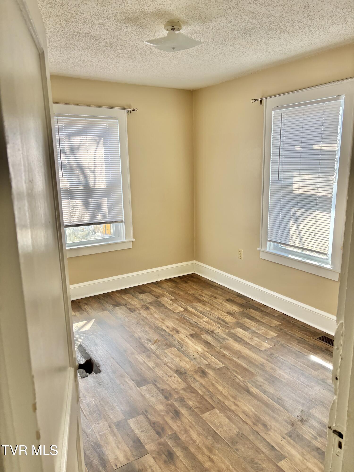 1257 East Center Street, Unit 16 Kingsport, TN 37660 - Photo 8 of 10 IMG_9815