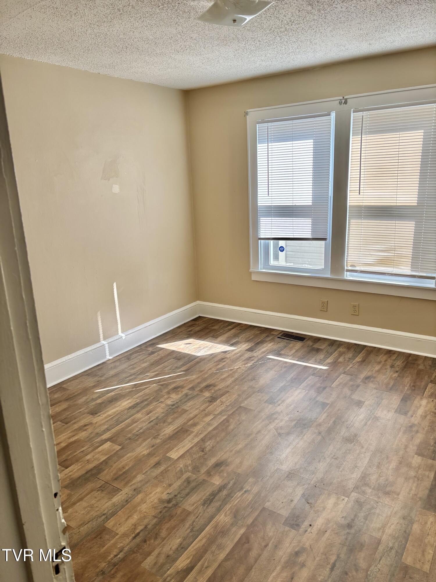 1257 East Center Street, Unit 16 Kingsport, TN 37660 - Photo 9 of 10 IMG_9814