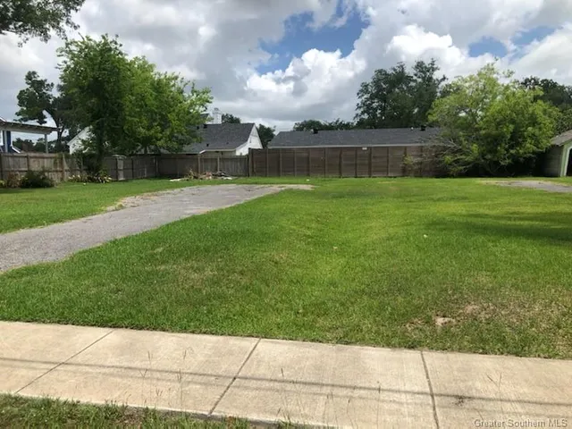 $90,000 | 715 Iris Street, Lake Charles, LA 70601