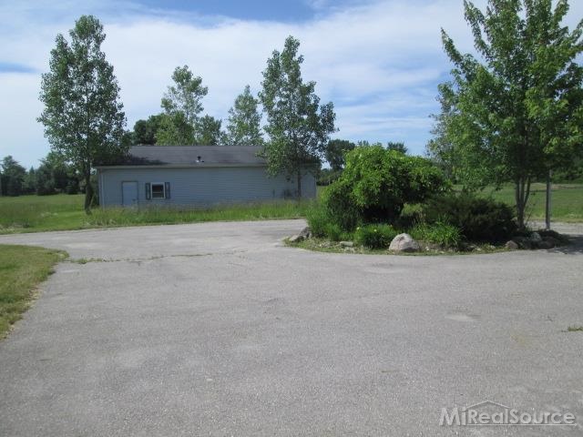 1528 Hessen Road Columbus, MI 48063 - Photo 3 of 18