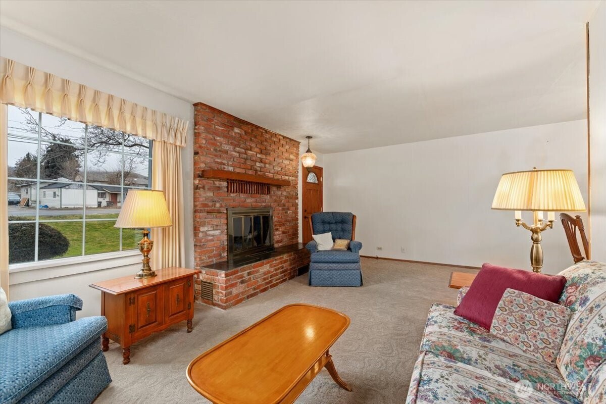 1202 Fifth Street Wenatchee, WA 98801 - Photo 4 of 23