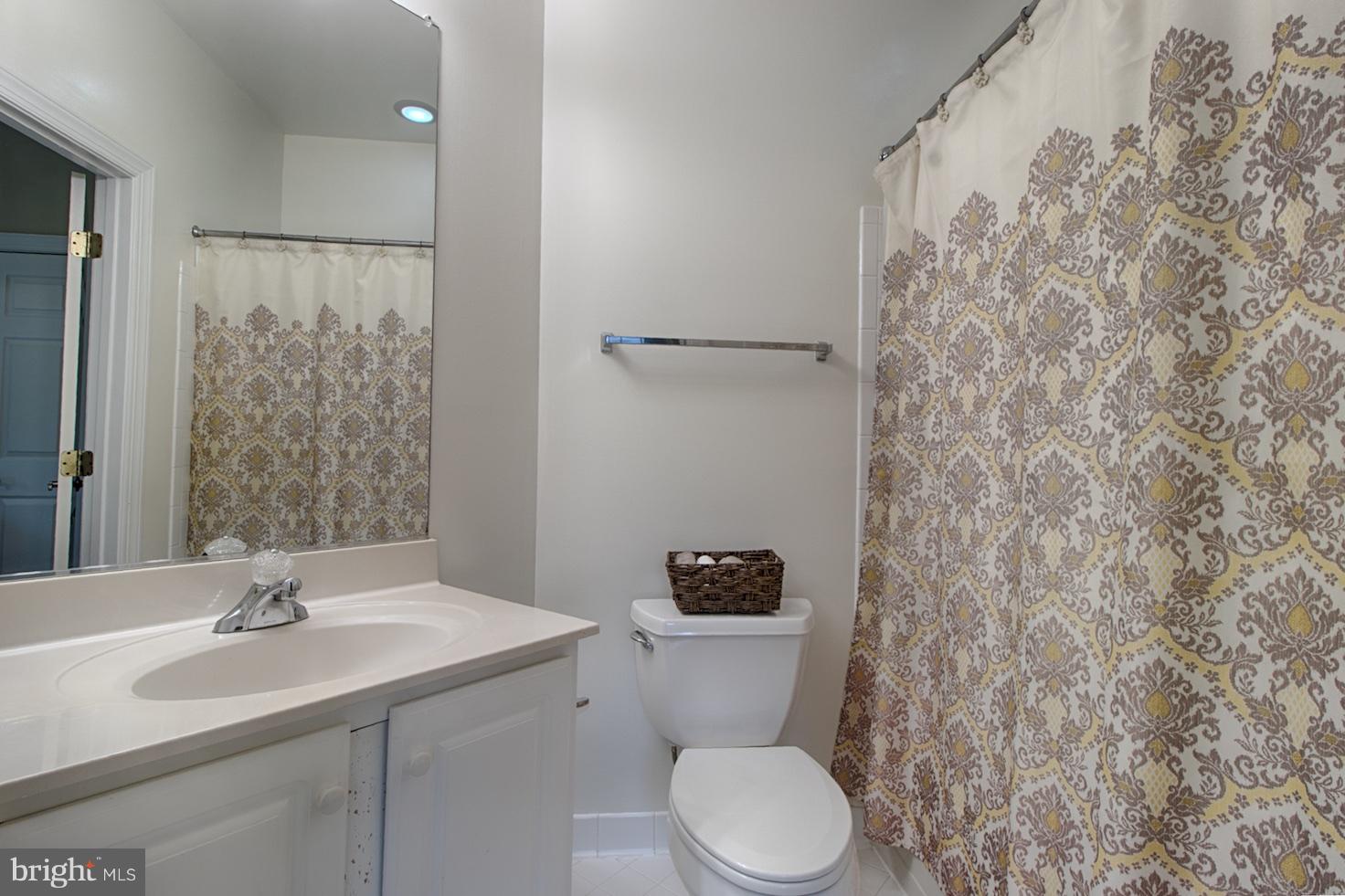 7365 Hunters Oak Court Springfield, VA 22150 - Photo 20 of 27 Bath