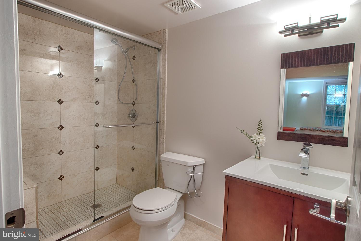 7365 Hunters Oak Court Springfield, VA 22150 - Photo 24 of 27 Basement Bathroom