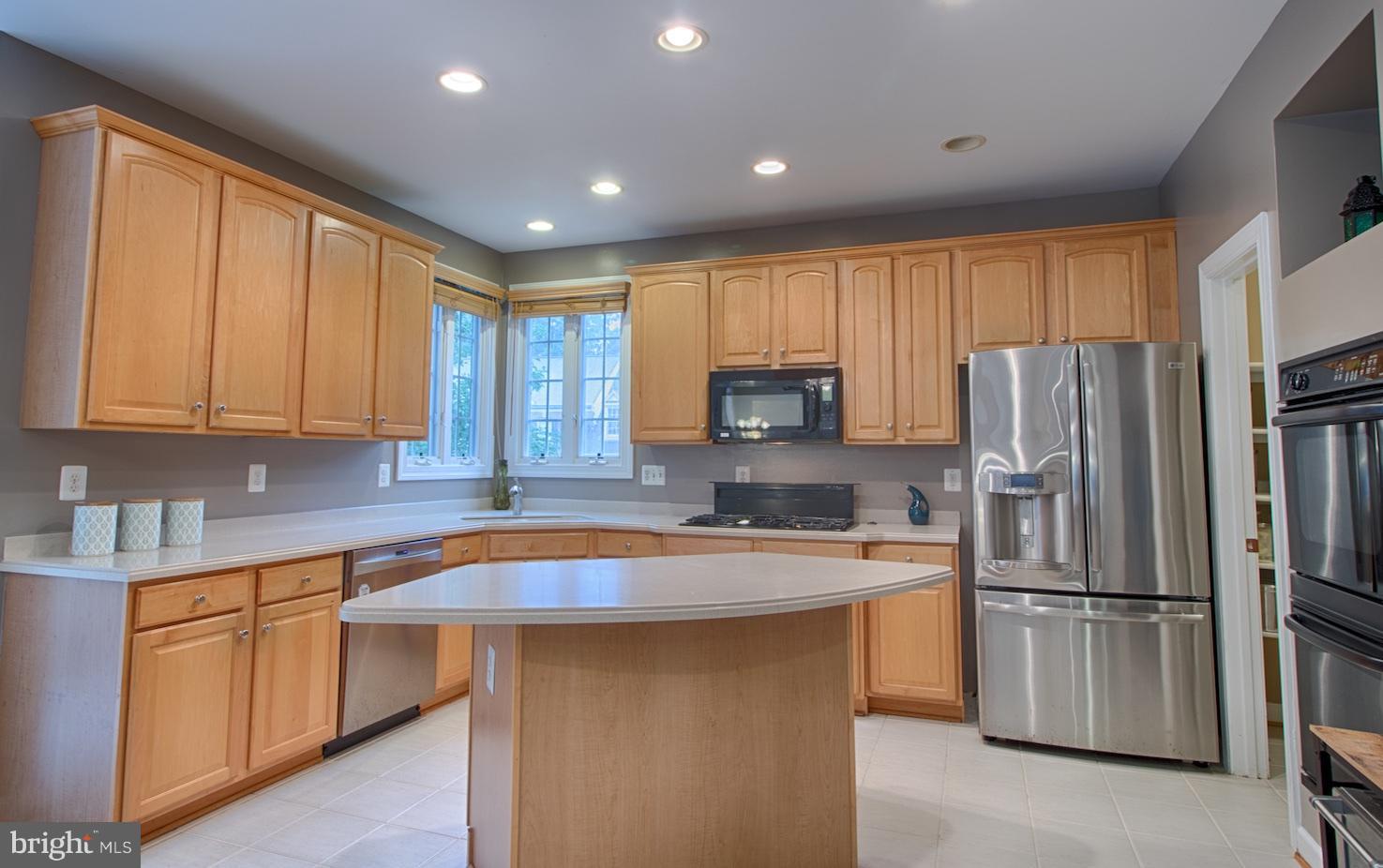 7365 Hunters Oak Court Springfield, VA 22150 - Photo 6 of 27 Kitchen