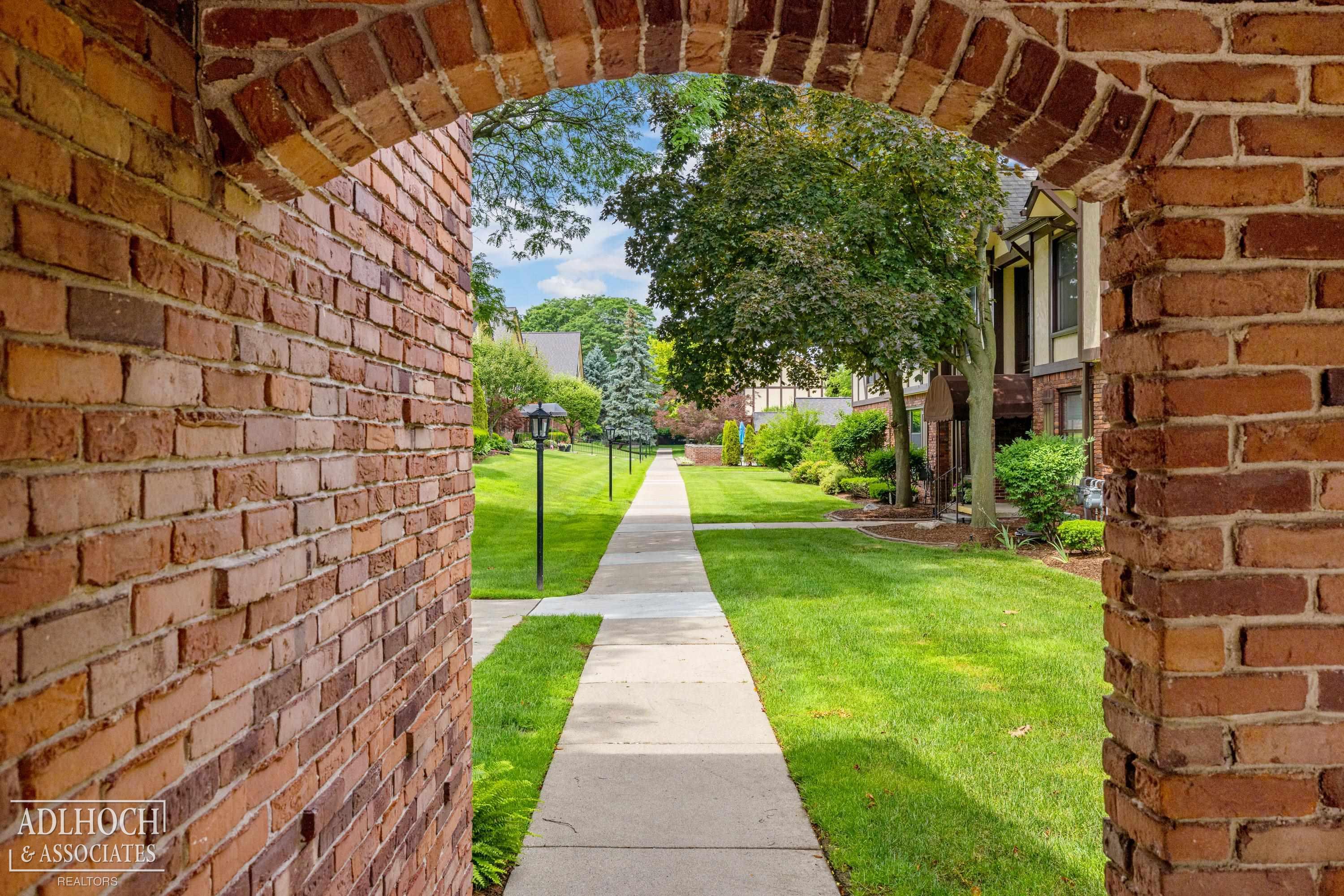 1750 Vernier Road, Unit 6 Grosse Pointe Woods, MI 48236 - Photo 36 of 39
