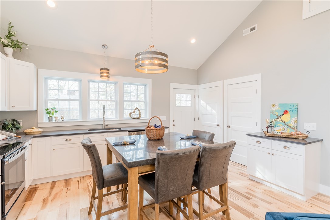 10 Albert Street Westerly, RI 02891 - Photo 4 of 36 Gallery Image 4