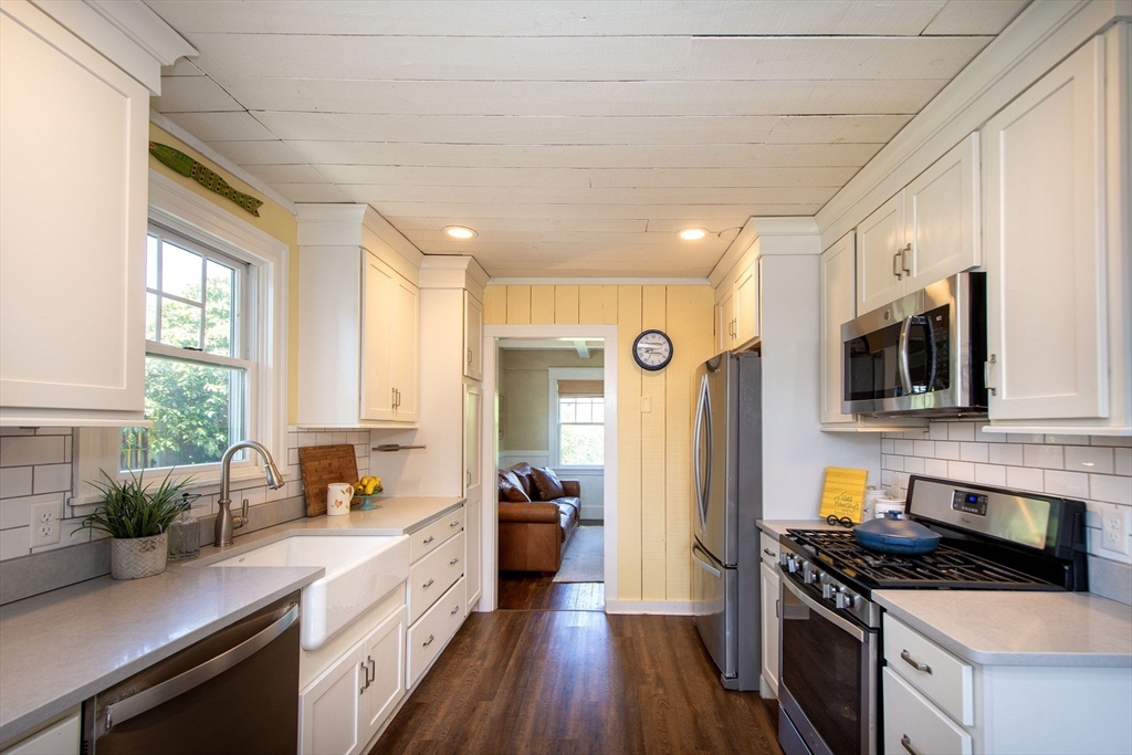 27 Standish Road Duxbury, MA 02332 - Photo 11 of 40 Gallery Image 11