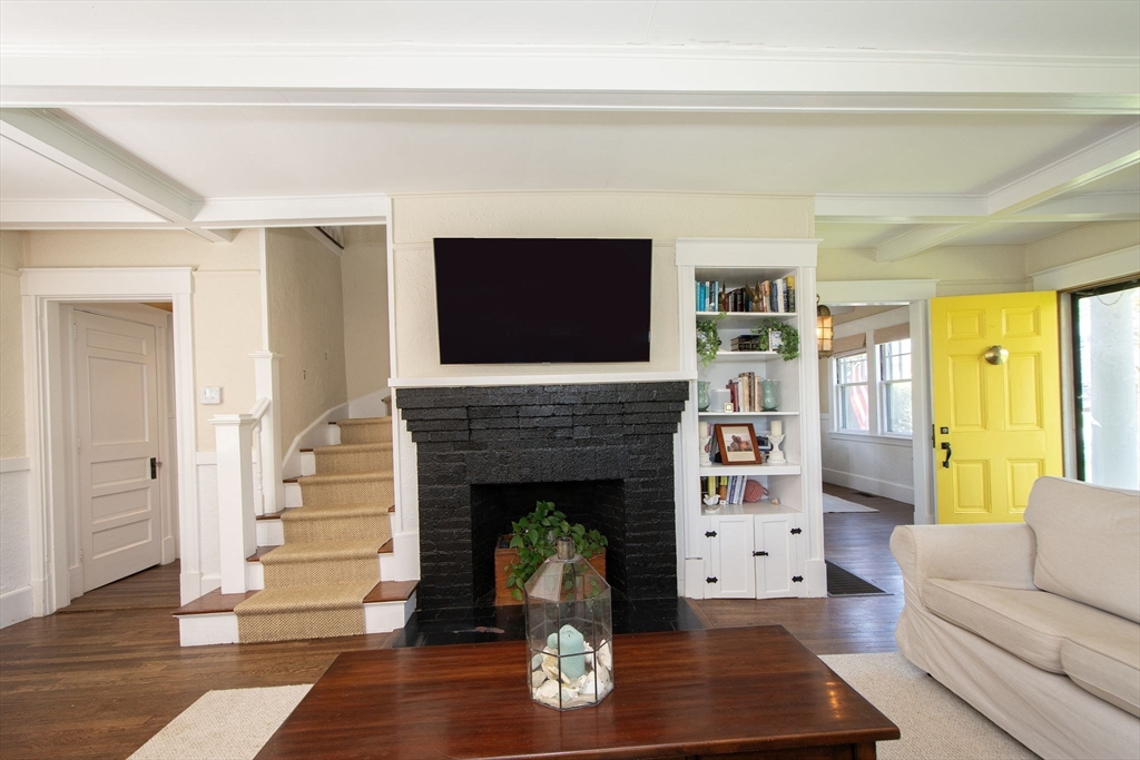 27 Standish Road Duxbury, MA 02332 - Photo 6 of 40 Gallery Image 6