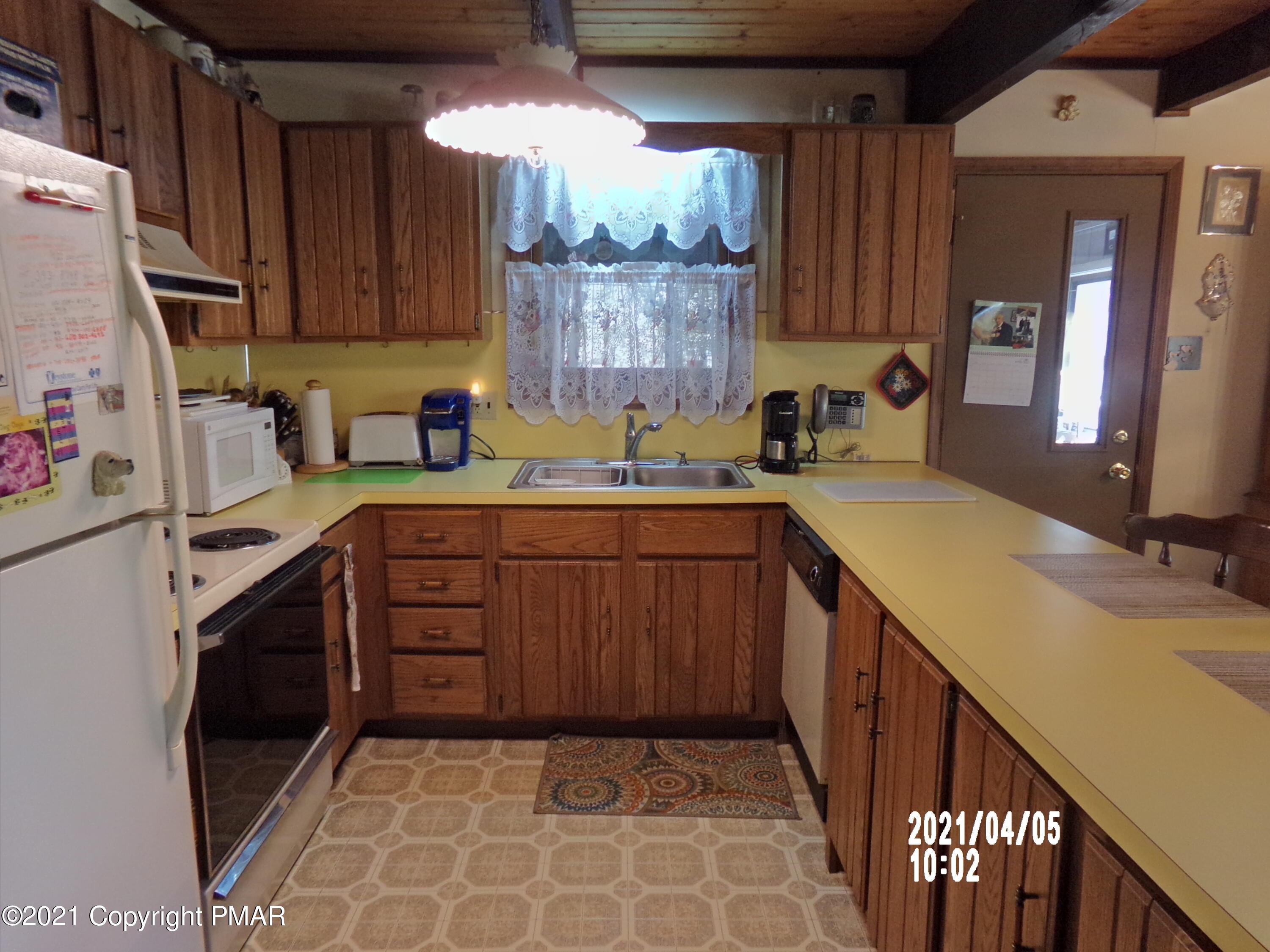 187 King Arthur Road Blakeslee, PA 18610 - Photo 11 of 37 Kitchen