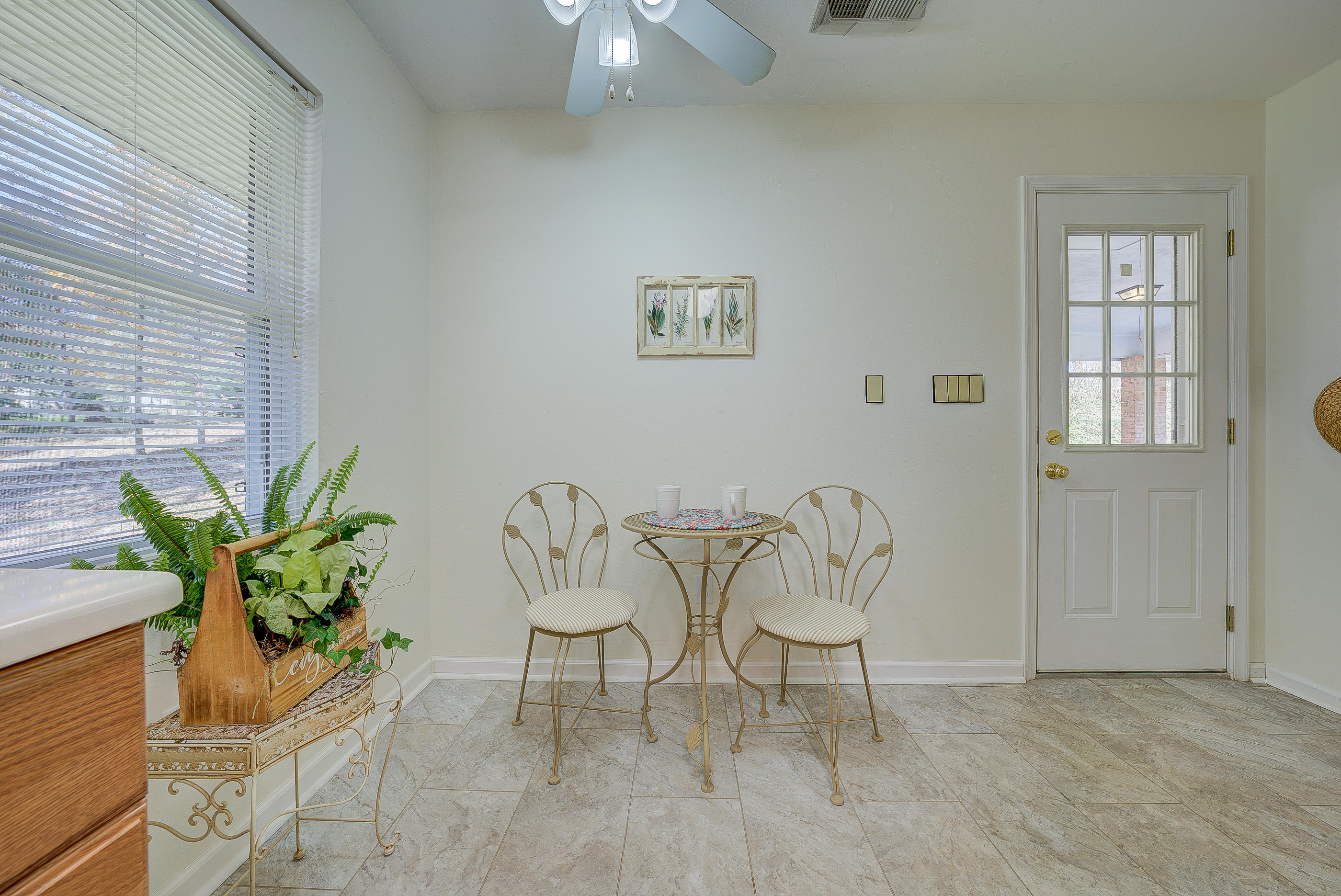 714 Tyler Road Salem, VA 24153 - Photo 5 of 33 96