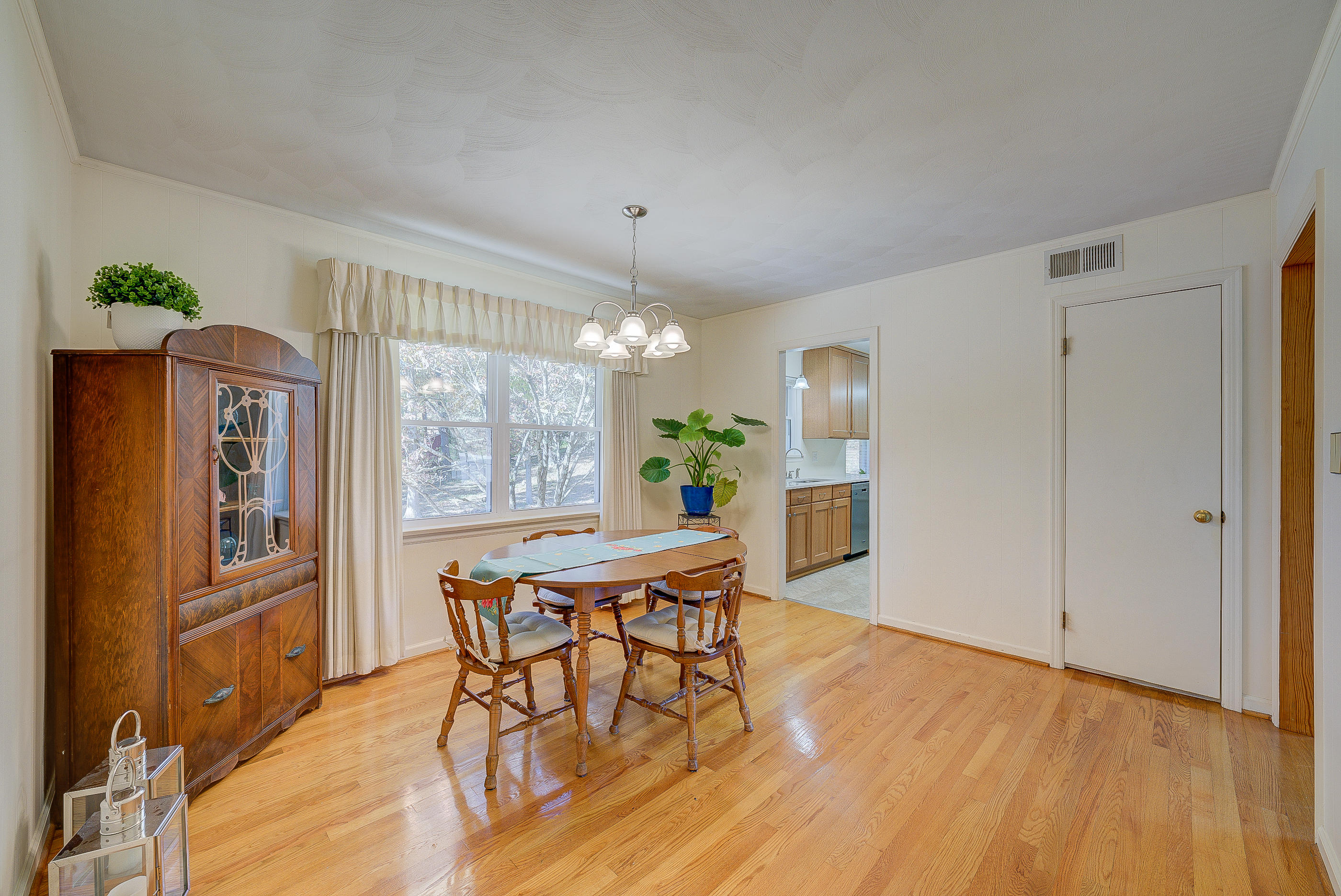 714 Tyler Road Salem, VA 24153 - Photo 10 of 33 107