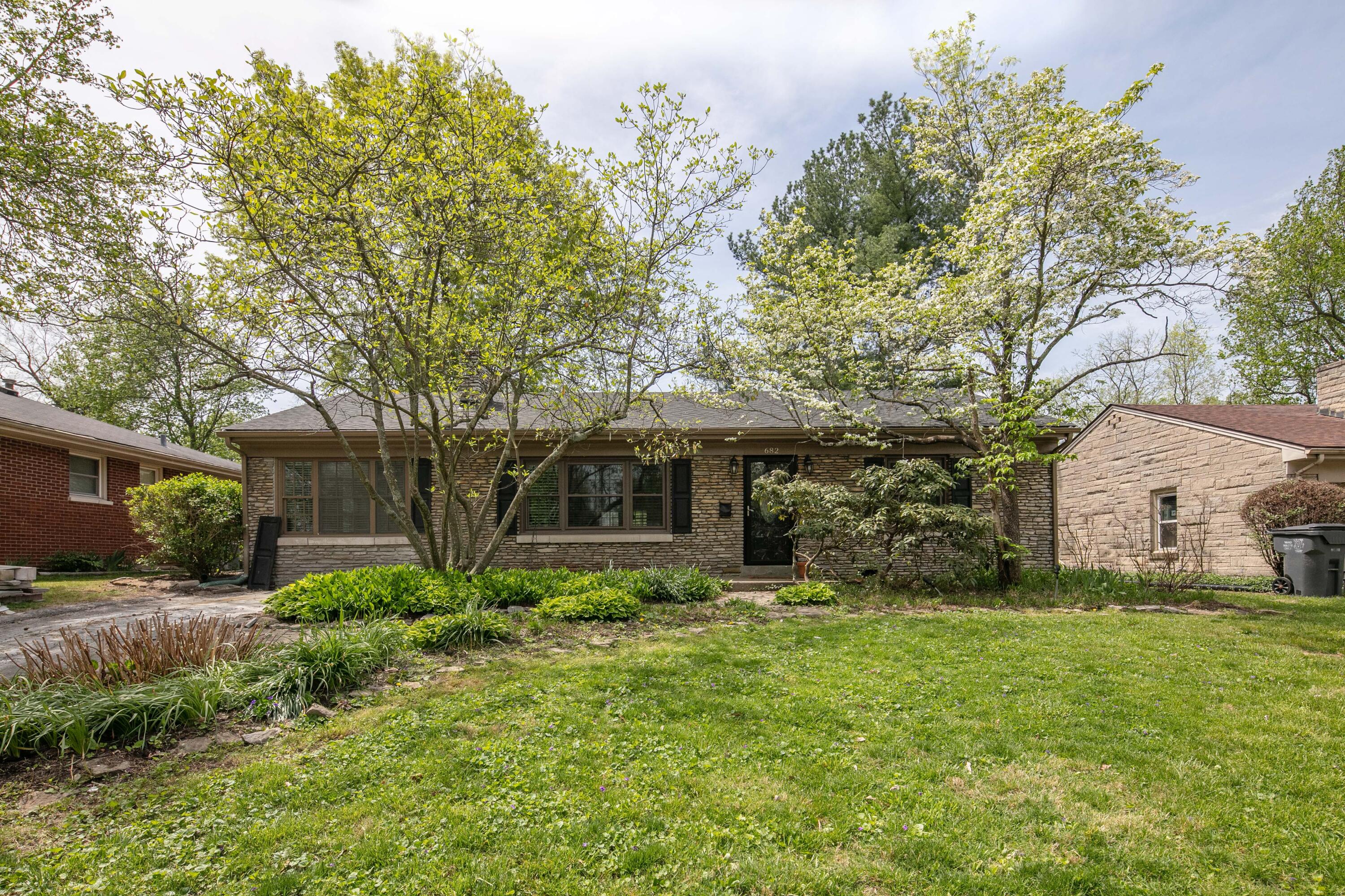 682 Springhurst Drive Lexington, KY 40503 - Photo 2 of 17 682 Springhurst