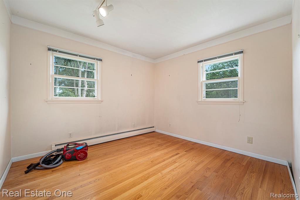 1800 Silver Bell Road Rochester, MI 48306 - Photo 8 of 17