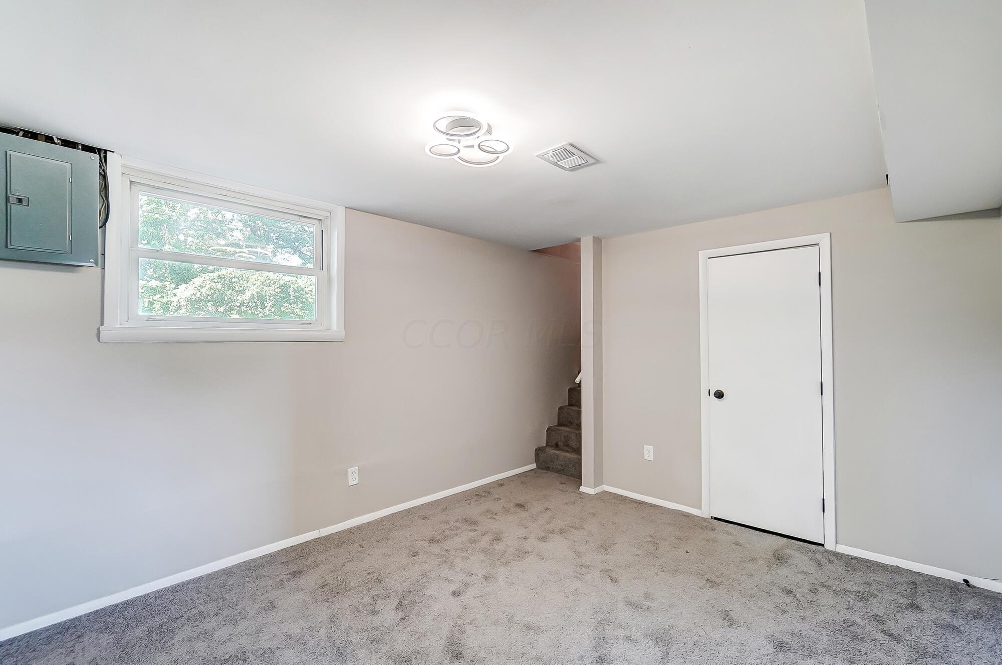 3382 Binbrook Road North Columbus, OH 43227 - Photo 28 of 40 034