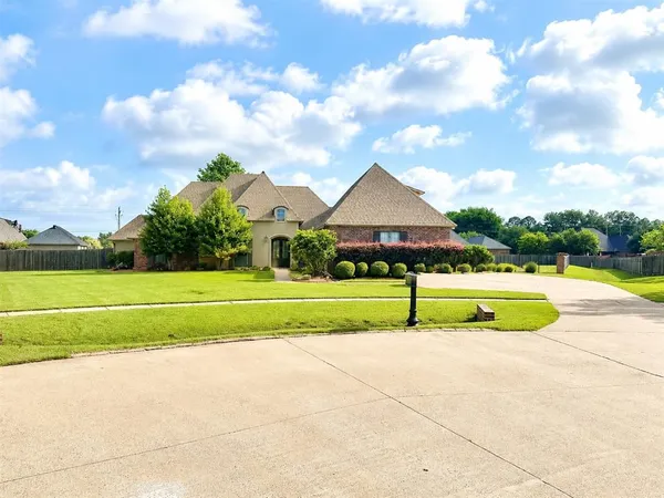 $560,000 | 605 Fall Winds Circle, Bossier City, LA 71111