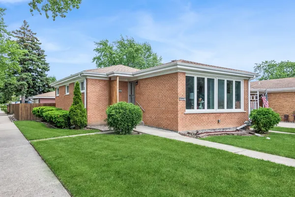 a view of front of house with a yard