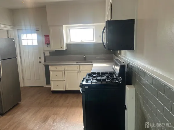 $2,400 | 110 Oak Tree Avenue, Unit 2, South Plainfield, NJ 07080