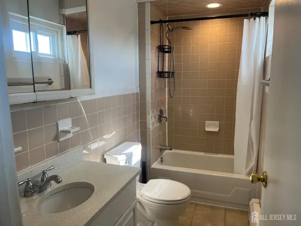 $2,400 | 110 Oak Tree Avenue, Unit 2, South Plainfield, NJ 07080
