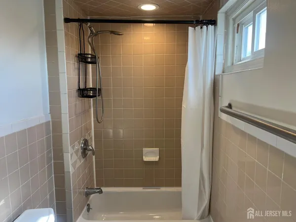 $2,400 | 110 Oak Tree Avenue, Unit 2, South Plainfield, NJ 07080