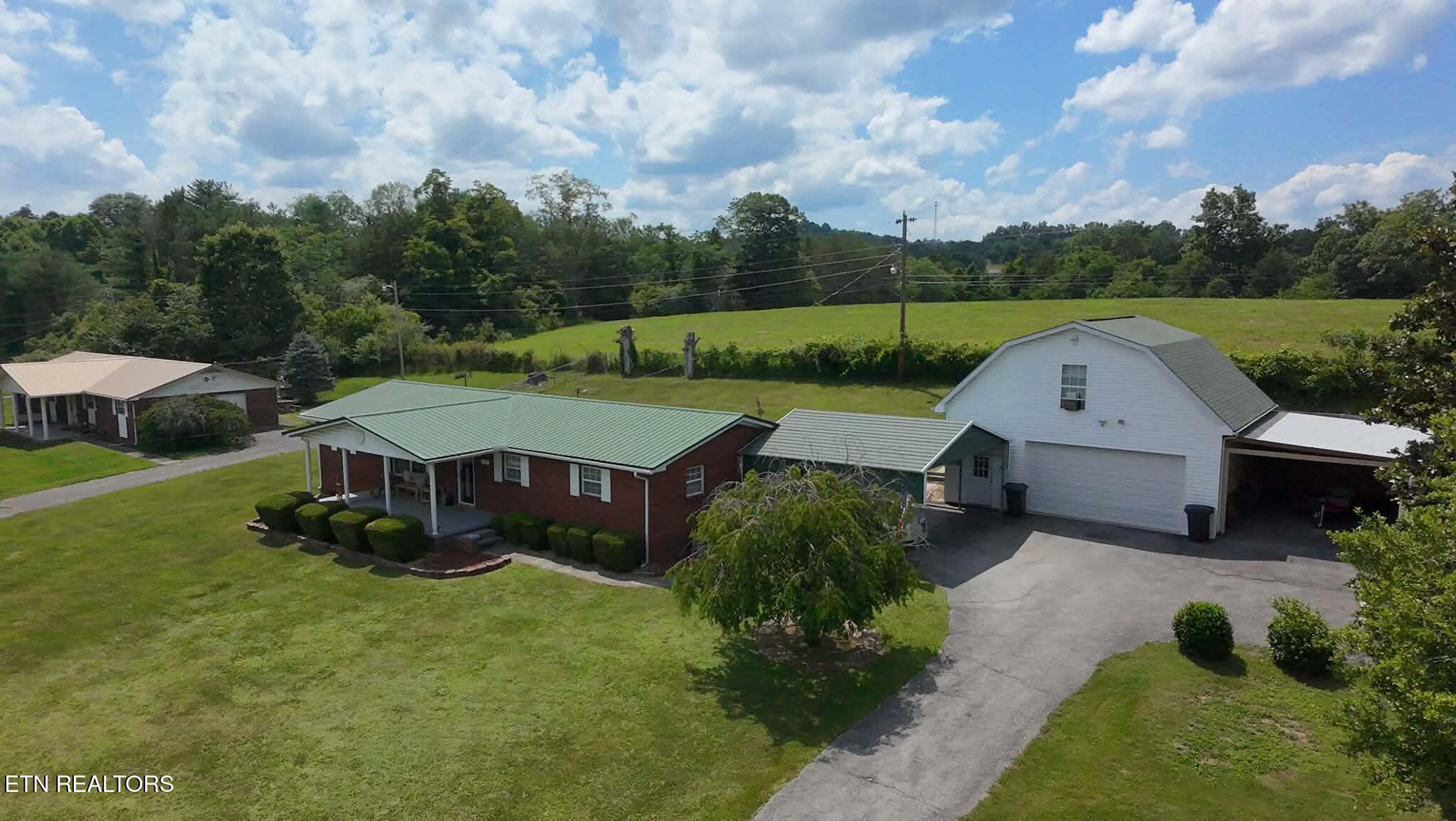 402 Whitaker Street Tazewell, TN 37879 - Photo 3 of 21 att.GlEcm0ypGICxcpVhhVli83oj6J1JRD1bvRgs