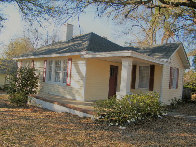 123 Jasper Street Southwest Aiken, SC 29801 - Photo 1 of 15 front view of house with a yard