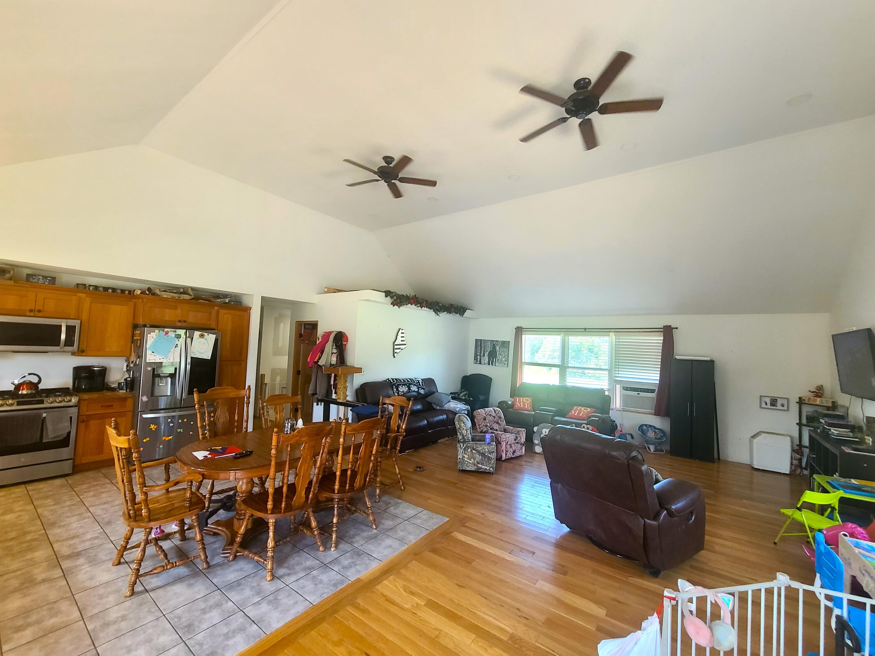 24 Fickett Lane Solon, ME 04979 - Photo 20 of 46 24 Fickett Kit Din Liv