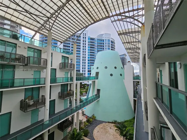 $599,000 | 6000 Collins Avenue, Unit 528, Miami Beach, FL 33140