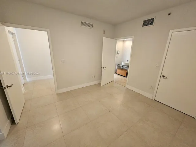 $599,000 | 6000 Collins Avenue, Unit 528, Miami Beach, FL 33140