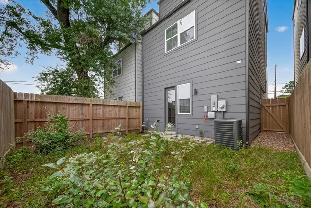 $2,200 | 1406 Mansfield Street, Houston, TX 77091