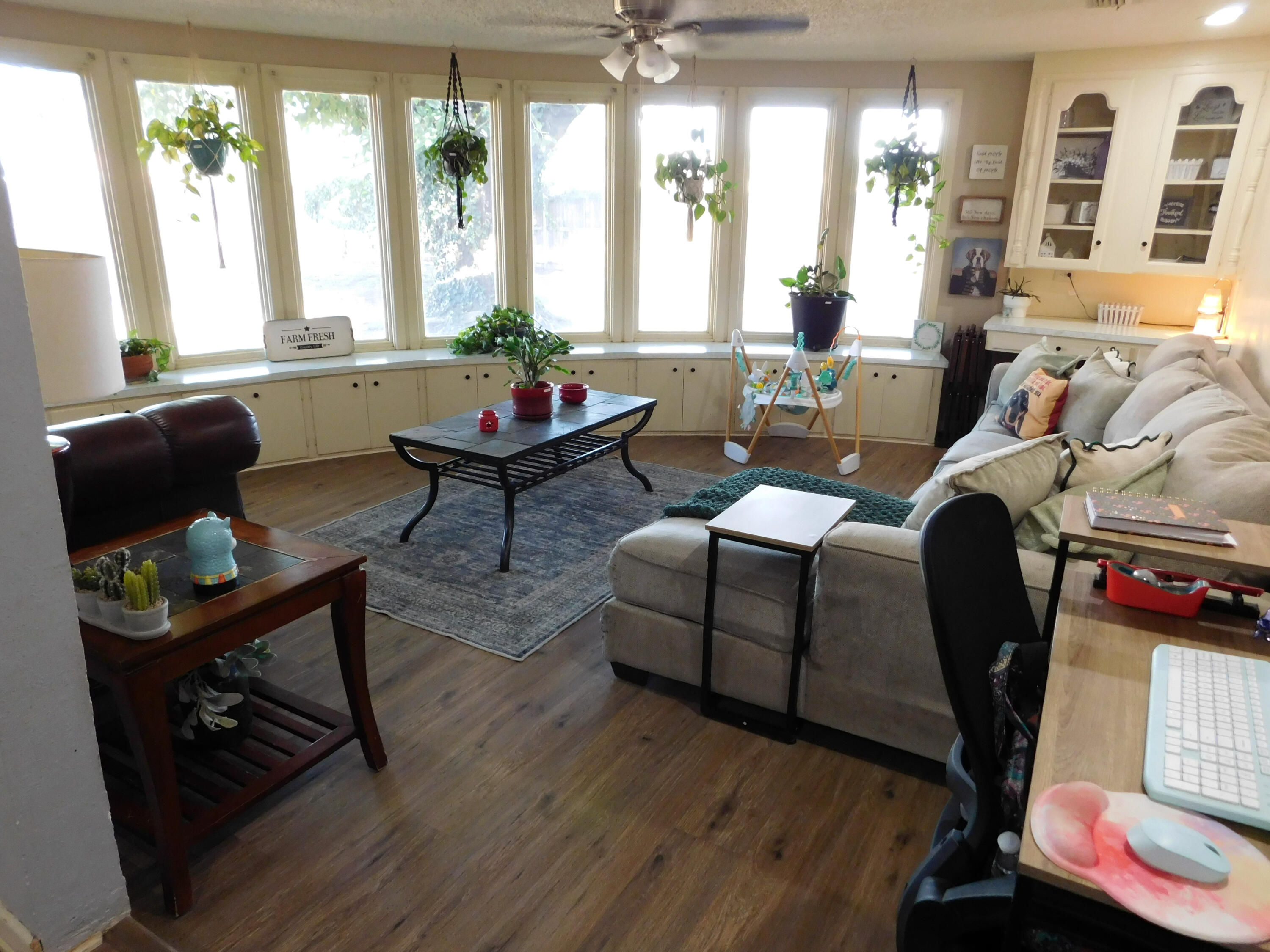 1730 West Ave F Muleshoe, TX 79347 - Photo 18 of 32 a living room with furniture and a window