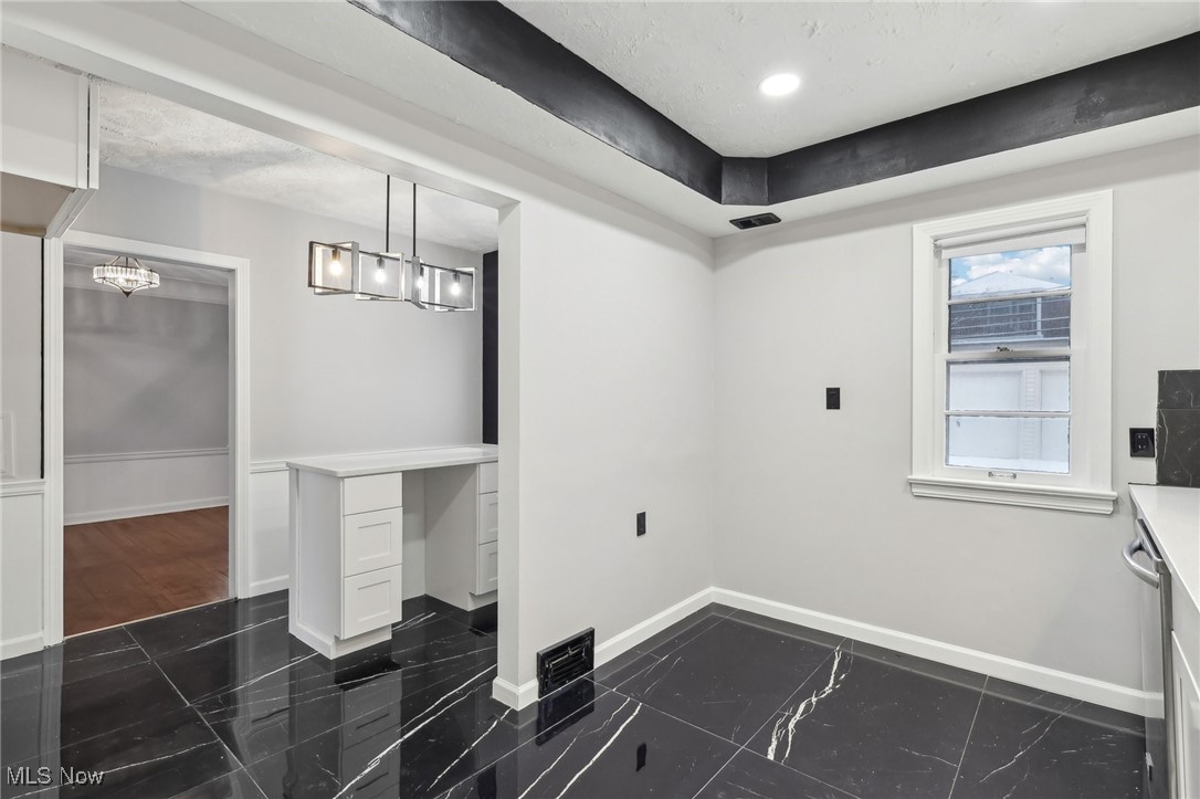 2457 Saybrook Road Cleveland, OH 44118 - Photo 8 of 34 Gallery Image 8