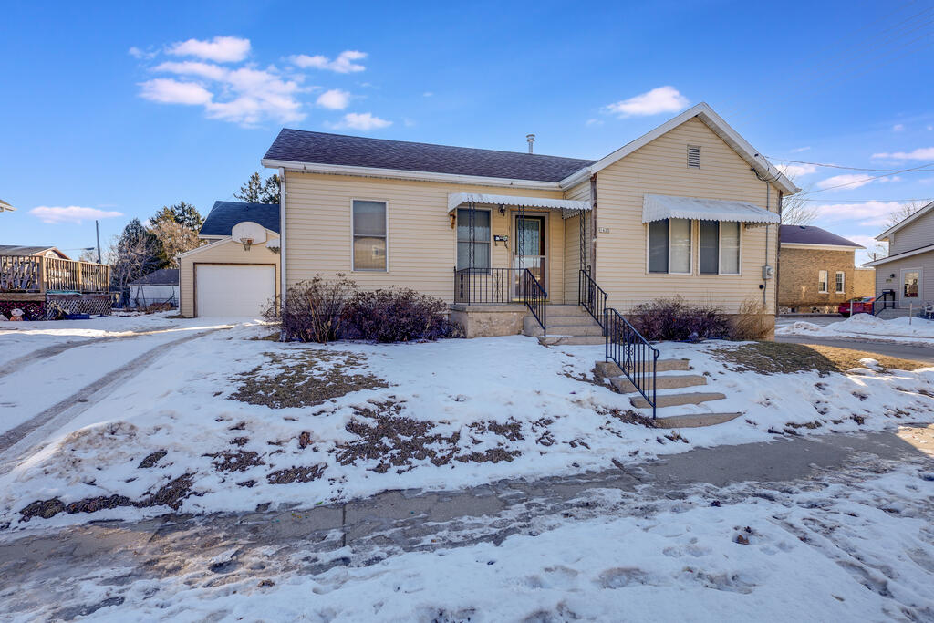 1423 South 14th Street Manitowoc, WI 54220 - Photo 1 of 24 IMG_5034