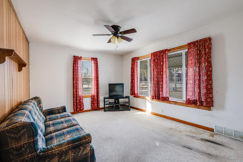 1423 South 14th Street Manitowoc, WI 54220 - Photo 8 of 24 IMG_5137