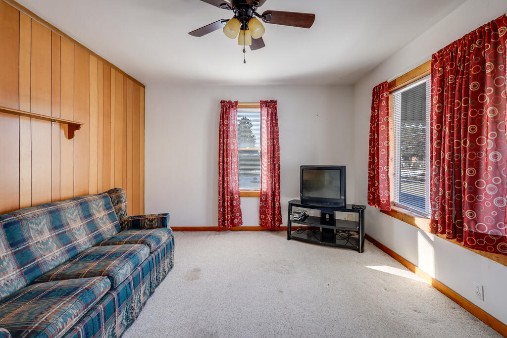 1423 South 14th Street Manitowoc, WI 54220 - Photo 9 of 24 IMG_5117