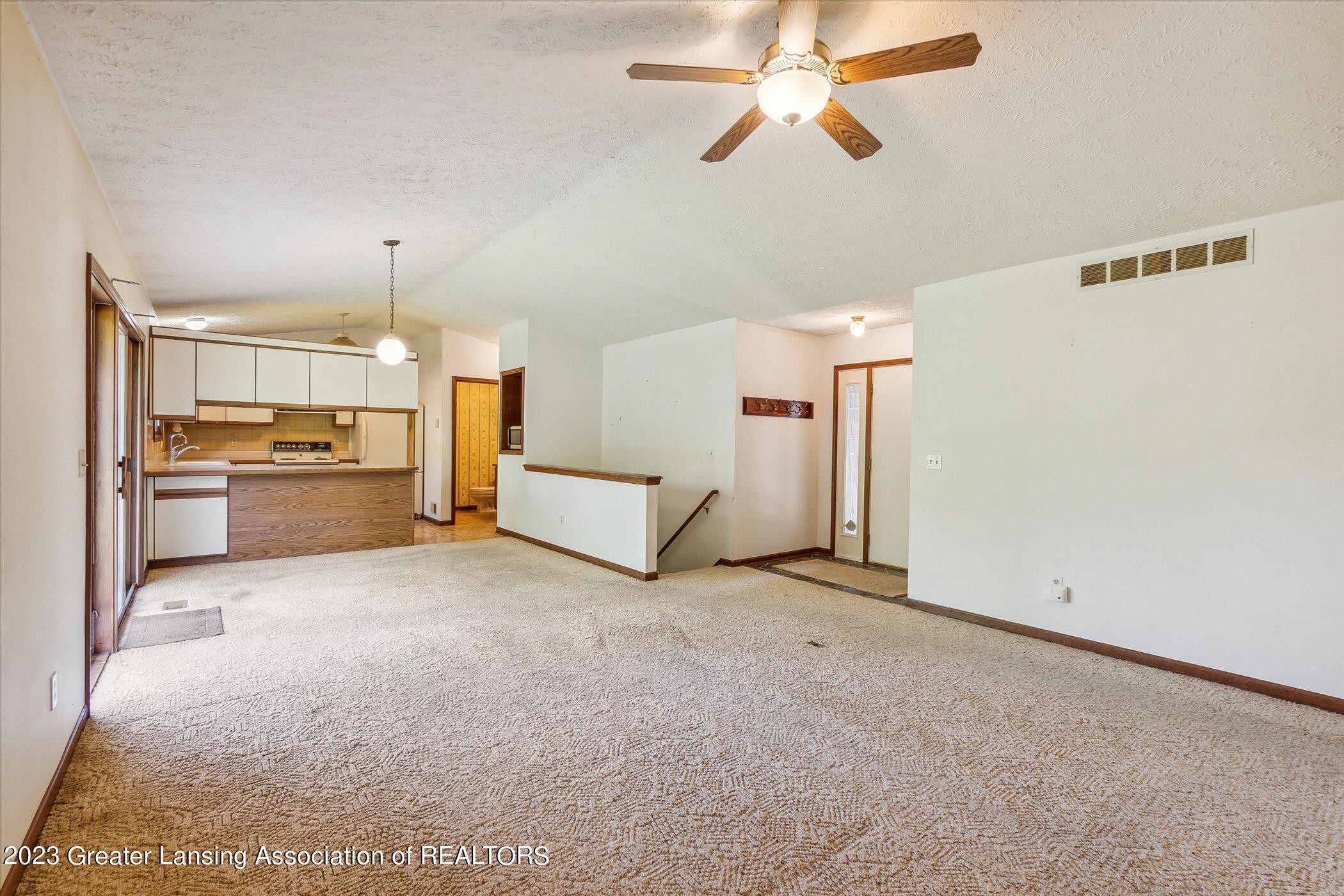 08-360-Tanbark-Dr-Dimondale-MI-48821-Win
