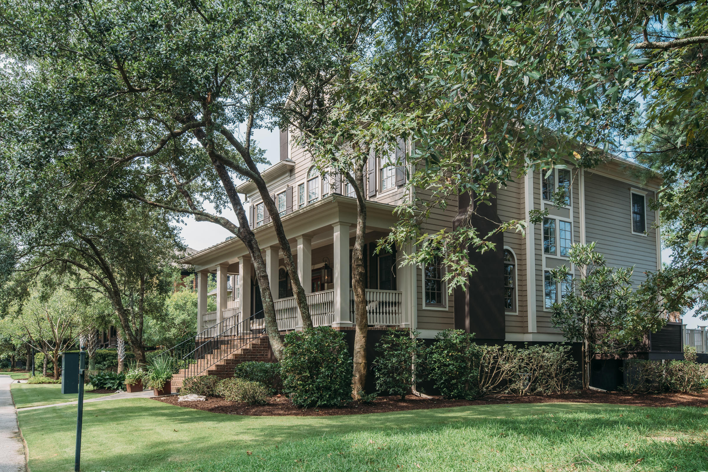 41 Watroo Point Charleston, SC 29492 - Photo 3 of 61 3 - Front Right Profile