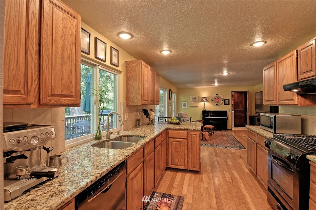 6217 137th Place Southwest Edmonds, WA 98026 - Photo 7 of 24 Gallery Image 7