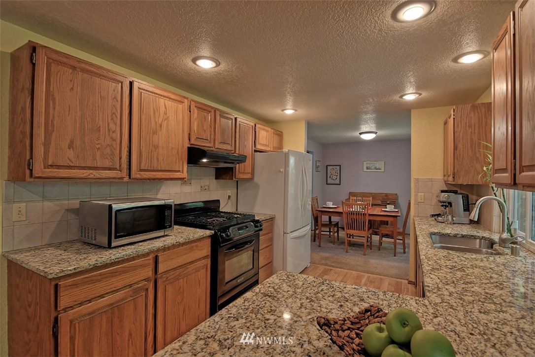 6217 137th Place Southwest Edmonds, WA 98026 - Photo 8 of 24 Gallery Image 8