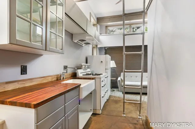 $330,000 | 1019 Calvin Avenue Southeast, Grand Rapids, MI 49506